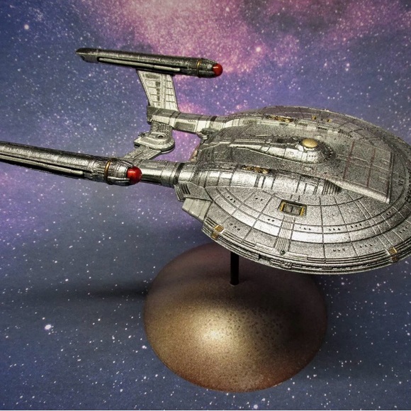 Polar Lights: Star Trek NX-01 Enterprise - 1:1000 Scale Model Kit - Snap - Picture 4 of 7